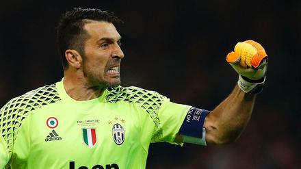 Ihn interessiert das vielleicht nicht. Torwart Buffon von Juventus Turin. Doch viele Fußball-Fans sind sauer und wollen Fußball im Free-TV.