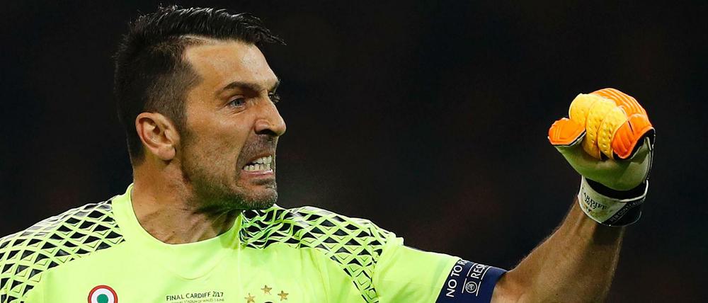 Ihn interessiert das vielleicht nicht. Torwart Buffon von Juventus Turin. Doch viele Fußball-Fans sind sauer und wollen Fußball im Free-TV.