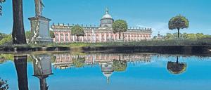 Königlich. Das Neue Palais im Park Sanssouci gehört mit den neu sanierten Grottensaal zu den Highlights der Potsdamer Schlösserlandschaft. Im kommenden Jahr solle es ebenfalls eher schließen als bisher – wegen der gesunkenen Besucherzahlen. Mit Details hält sich die Stiftung zurück.
