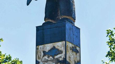 Kreativ in Lübben. Das Kunstwerk „Glaube Liebe Hoffnung“ des deutschen Künstlers Lothar Seruset ist ebenfalls auf der Aquamediale zu sehen.