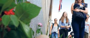 Gedenkort. Vor der britischen Botschaft wurde nach dem erneuten Anschlag in Berlins Partnerstadt London mit Blumen der Opfer gedacht. Ausführliche Berichte und Analysen zu dem Anschlag und seinen Folgen lesen Sie auf den Seiten 1 bis 3.