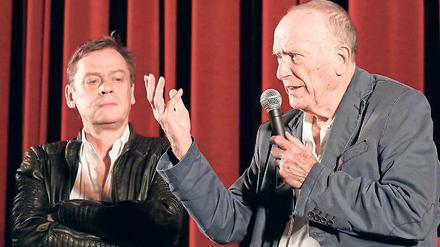 Erinnernde. Drehbuchautor Wolfgang Kohlhaase (r.) und Schauspieler Sylvester Groth beim Filmgespräch nach der Vorpremiere von „In Zeiten des abnehmenden Lichts“.