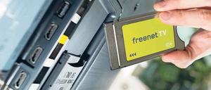 DVB-T2-Fernseher benötigen zum Empfang der verschlüsselten Privatsender ein spezielles Modul. Aufnahmen sind damit aktuell nicht möglich.