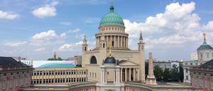 Pro Monat besuchen 10.000 bis 16.000 Gäste den Landtag Brandenburg.