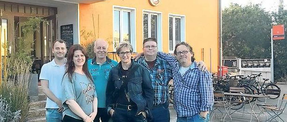 Engagiert für Golm. Der Freundeskreis um K. Krause (M.) und L. Lehmann (r.).