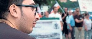 Realitätserfahrung. Der 17-jährige Said aus Afghanistan bei einer rechten Demo im sächsischen Freital.
