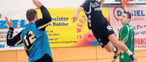 Abflug nach Dresden. Rechtsaußen Nils Gugisch verlässt den VfL Potsdam.