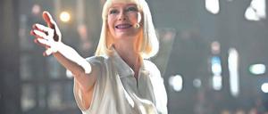 Tilda Swinton spielt in "Okja" eine Managerin, die allein am Profit orientiert ist.