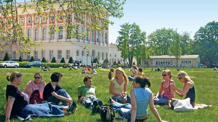 Viel Geld für die Uni. Allein am Uni-Campus am Neuen Palais will die Stadt in den nächsten vier Jahren mehr als 22 Millionen Euro investieren. Das Abraham Geiger Kolleg soll dort einen neuen Sitz erhalten.