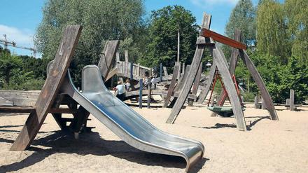 Altmetall. Auch die Edelstahlrutschen stammen aus dem Jahr 2001.