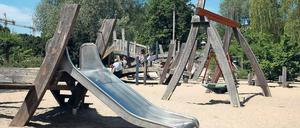 Altmetall. Auch die Edelstahlrutschen stammen aus dem Jahr 2001.