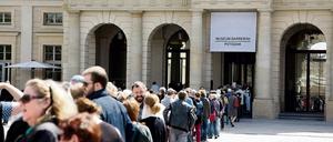 Auch am letzten Tag der Impressionismus-Ausstellung bildeten sich lange Schlangen vor dem Museum Barberini in Potsdam.