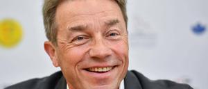 Brandenburgs Bildungsminister Günter Baaske (SPD) wird von der CDU vorgeworfen, gegen die Neutralitätspflicht verstoßen zu haben.