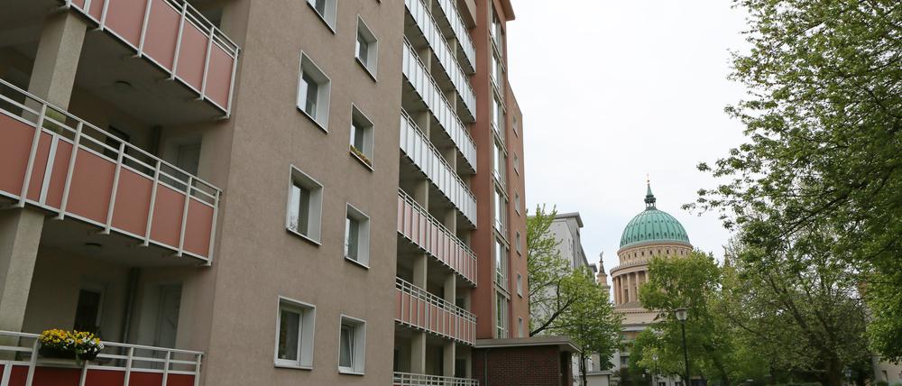 Die Sanierung der Wohnhäuser des sogenannten Zentrums Süd im Karree zwischen Burgstraße, Am Kanal, Am Alten Markt und Alter Fahrt gehörte zu den ersten Stadtspuren-Projekten, um die Innenstadt für die Buga 2001 aufzuhübschen.