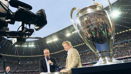 Wie lange dürfen Oliver Welke (links) und Oliver Kahn noch fürs ZDF die Champions League kommentieren?