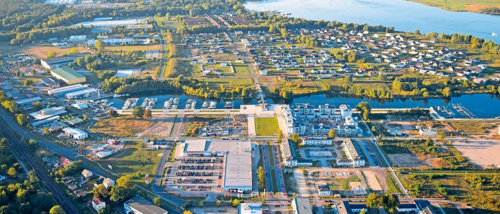 Begehrtes Land. In Werder war der Gesamtumsatz durch Grundstücksverkäufe mit rund 150 Millionen Euro im vergangenen Jahr am höchsten in Potsdam-Mittelmark. Beliebt sind vor allem die Havelauen (hier auf einer Aufnahme vom Beginn 2016) – sowohl zum Wohnen als auch zur gewerblichen Nutzung.