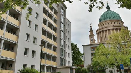Die Sanierung der Wohnhäuser des sogenannten Zentrums Süd im Karree zwischen Burgstraße, Am Kanal, Am Alten Markt und Alter Fahrt gehörte zu den ersten Stadtspuren-Projekten, um die Innenstadt für die Buga 2001 aufzuhübschen.