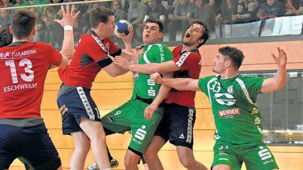 Abgehärtet. Werders Robin Huntz (M.) lernte die Drittligaintensität kennen. Nächste Saison erfährt er sie weiterhin - in Reihen des VfL Potsdam.