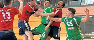 Abgehärtet. Werders Robin Huntz (M.) lernte die Drittligaintensität kennen. Nächste Saison erfährt er sie weiterhin - in Reihen des VfL Potsdam.