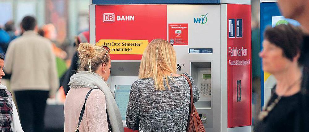 Blockiert. Die Erpressersoftware „Wanna Cry“ machte auch der S-Bahn zu schaffen. Ticketautomaten fielen aus.
