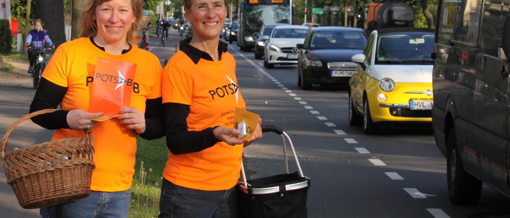 Sabine Sütterlin (l.) und Susanna Krüger von der Mitfahrinitiative "PotsAb" wollen Fahrgemeinschaften organisieren, um gerade den staugeplagten Potsdamer Norden zu entlasten.