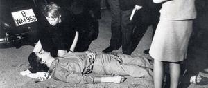 Ikone. Die Aufnahme vom 2. Juni 1967, wie sich Friederike Hausmann um Benno Ohnesorg, erschossen von dem Zivilpolizisten Karl-Heinz Kurras, kümmert, gehört ins kollektive Bildergedächtnis der Bundesrepublik.