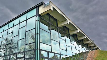 Unter dunklen Wolken. Der moderne Bau der Biosphäre im Bornstedter Feld in Potsdam könnte abgerissen werden. Das fordern die Grünen – und vielleicht nicht nur sie. Noch gibt es allerdings keine weiteren politischen Bekenntnisse für einen Abriss.