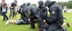 Fragwürdig. Es gab und gibt viel Kritik am harten Vorgehen der Polizei gegen die SVB-Fans.