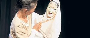 Neue Einblicke. Das Potsdamer Theater Nadi zeigte in der 13. Langen Nacht der freien Theater einen Vorab-Ausschnitt aus seinem neuen Stück „Tanz der Großen Mutter“. Es ist hochaktuell: Thema ist Heimat und deren Verlust.