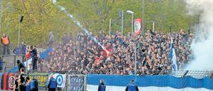 Beim Spiel zwischen Babelsberg und Cottbus wurde Pyrotechnik in die SVB-Kurve geschossen.