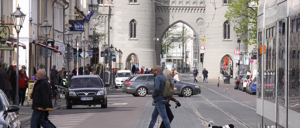 Das neue Verkehrskonzept für Potsdams Innenstadt sieht vor, dass es auf der Friedrich-Ebert-Straße zwischen Nauener Tor und Charlottenstraße ein Parkverbot geben soll.