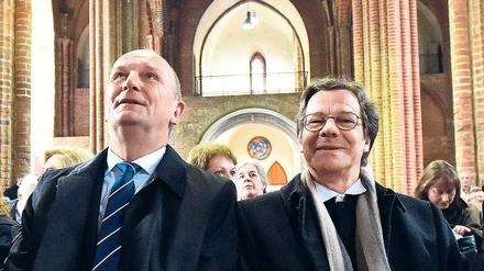 Blick gen Himmel. Dietmar Woidke (l.) und Markus Dröge in der St. Marienkirche in Frankfurt (Oder).