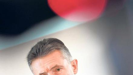 Auf Angriffskurs. Innenminister Schröter wirft der Opposition Stimmungsmache vor.
