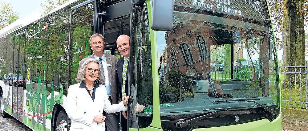 Busbegeistert. Susanne Henckel, Christian Stein und Hans-Jürgen Hennig.