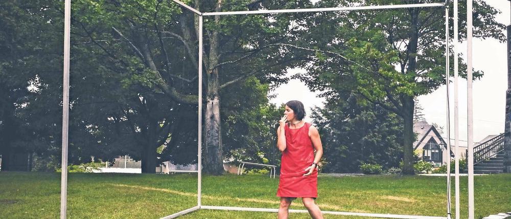 Totale Transparenz. „Habiter sa mémoire“ heißt das Stück von und mit der Kanadierin Caroline Laurin-Beaucage, auf Deutsch: In seiner Erinnerung leben. Mit der Performance ertanzt sich das Festival Tanztage erstmals seit 1991 das Land Brandenburg – von Neuruppin über Cottbus bis nach Potsdam-Drewitz.