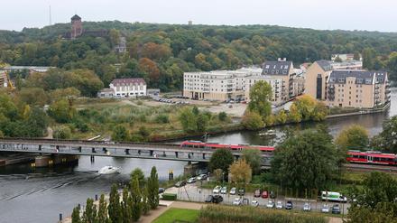 Uferweg. Am Wasser kann man derzeit nicht in die Speicherstadt gelangen.