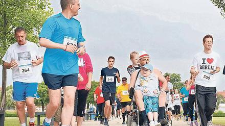 Unterwegs für einen guten Zweck. Am kommenden Sonntag wird der Potsdamer Lustgarten zum Läuferrund für den Muko-Freundschaftslauf.