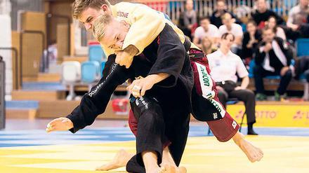 Sieg beim Comeback. Martin Setz (vorn) gewann gegen Robert Barwig.