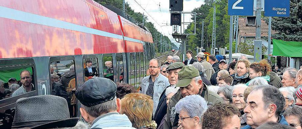 Gut besucht. Zur Zugtaufe am Samstag war der Borkheider Bahnsteig voll.