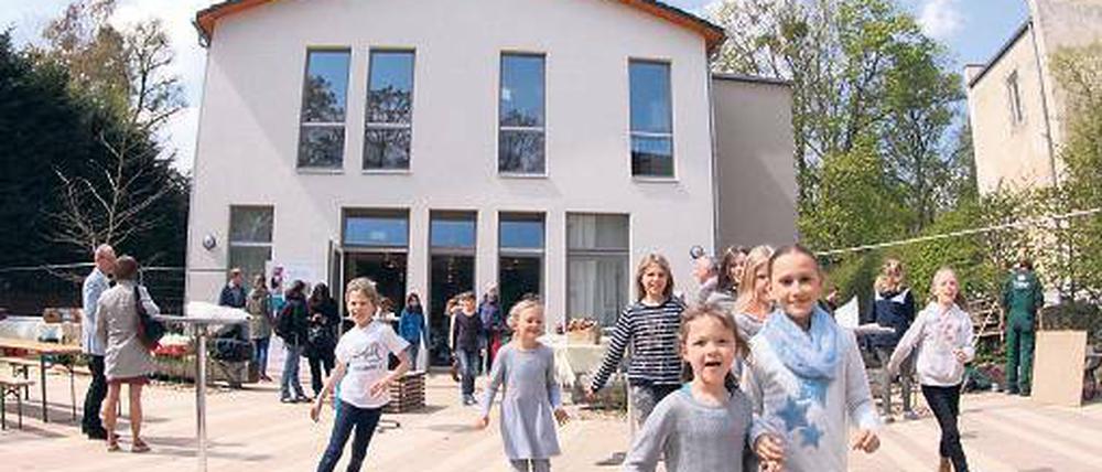 Der Neubau. Blau ist das „Blaue Haus“ jedenfalls von außen nicht.
