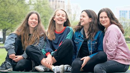 Arbeiten lieber ohne Jungs. Anna Kowalkowski, Annegret Warnke, Eleni Köhler und Lara Bäcke (v.l.) haben ein Theaterstück geschrieben. Nicht auf dem Foto: Teammitglied Lisa Rott.