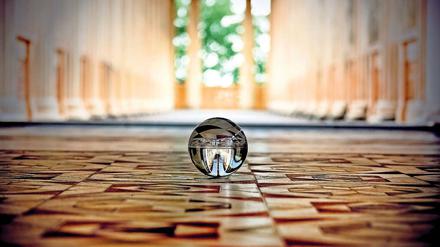 Blick in die Glaskugel. „Kunst auf kleinstem Raum“ könnte man das Bild nennen, das zu den ersten und bislang schönsten Einsendungen im Pfingstberg-Fotowettbewerb zählt. Ungewöhnliche Blickwinkel und Ansichten, Bilder, die überraschen – das wünschen sich Förderverein und Jury von den Teilnehmern.