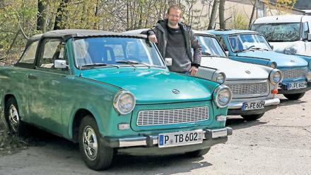 Liebhaberstücke. Vom Cabriolet und der weißen Limousine will sich Frank Ehle nach dem Ende der Saison trennen. Die Trabis schaltet man noch mit einem Hebel am Lenkrad.