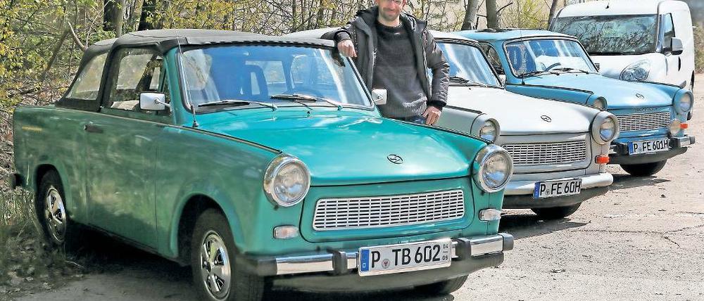 Liebhaberstücke. Vom Cabriolet und der weißen Limousine will sich Frank Ehle nach dem Ende der Saison trennen. Die Trabis schaltet man noch mit einem Hebel am Lenkrad.