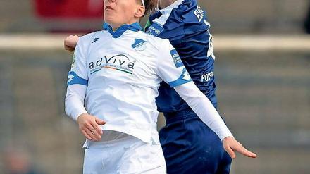 Sie ist gelbgesperrt. Turbine-Abwehrspielerin Johanna Elsig (r.) muss am Sonntag gegen Freiburg zuschauen.