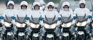 Im Dienste der Nation. Die Motorradstaffel der Berliner Polizei eskortiert ausländische Staatsgäste wie hier die Queen durch die Stadt. Eine von vielen hauptstadtbedingten Aufgaben, für die der Bund künftig mehr Geld bereitstellt.