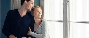 Alles auf Anfang. Martin (Hans Löw) und Fiona (Katharina Marie Schubert) finden ihre gemeinsame Liebe wieder – nach 20 Jahren.