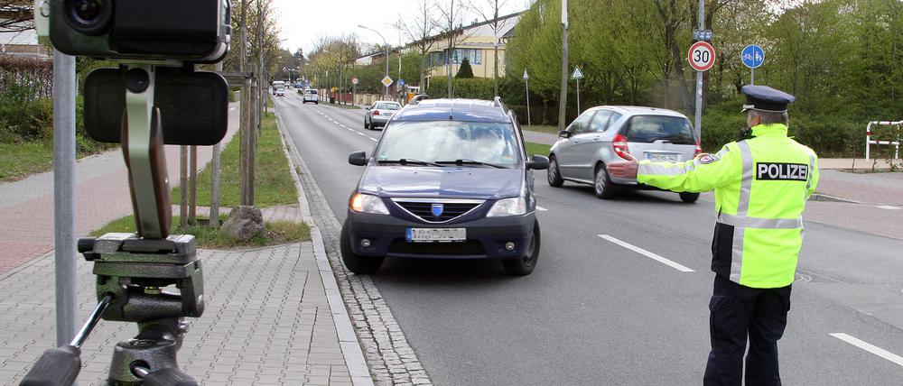 Eine Messstelle der Brandenburger Polizei in Kleinmachnow.