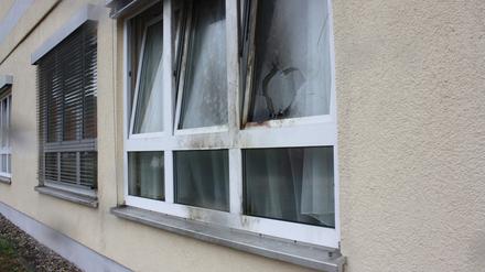 Zwei Bransätze wurden auf diese Flüchtlingsunterkunft in Jüterbog, in der minderjährige Flüchtlinge untergebracht waren, geworfen.