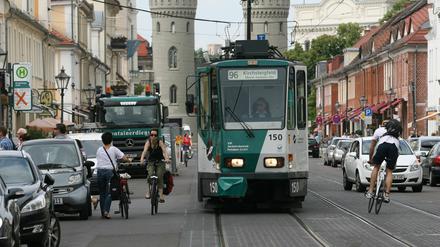 Zu wenig Platz und wichtige Innenstadt-Halte sind immer noch nicht barrierefrei: Menschen mit Behinderung klagen in Potsdam über Probleme im Nahverkehr.